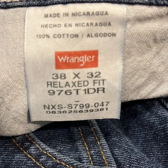Wrangler Relaxed Fit 38 x 32 Denim Jeans NWT - Picture 5 of 5